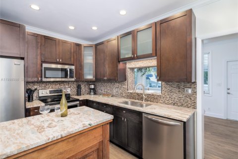 House in Marathon, Florida 3 bedrooms № 2048364 - photo 12