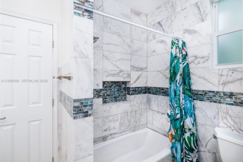 House in Marathon, Florida 3 bedrooms № 2048364 - photo 24