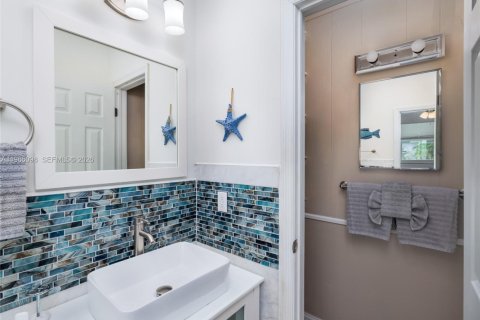 House in Marathon, Florida 3 bedrooms № 2048364 - photo 25