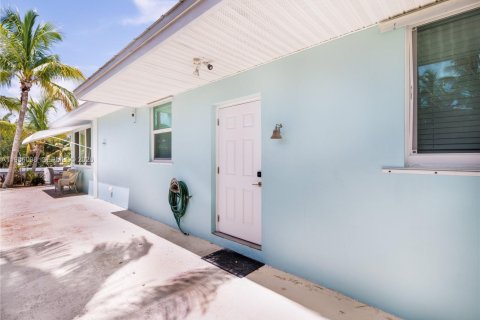 House in Marathon, Florida 3 bedrooms № 2048364 - photo 11