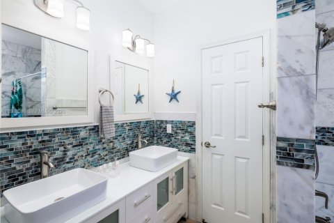 House in Marathon, Florida 3 bedrooms № 2048364 - photo 22