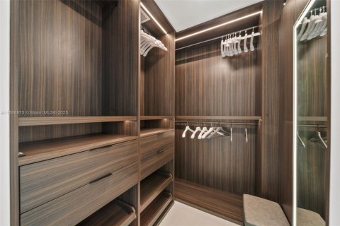 Снять в аренду кондоминиум в Майами, Флорида 3 спальни, 285.95м2, № 1437017 - фото 25