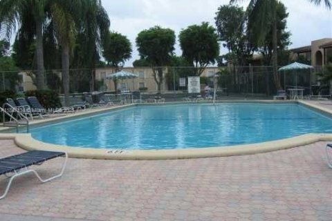 Condominio en alquiler en Miami, Florida, 1 dormitorio, 65.87 m2 № 1962731 - foto 12