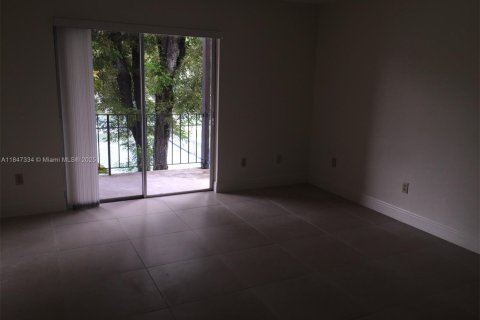 Condominio en alquiler en Miami, Florida, 1 dormitorio, 65.87 m2 № 1962731 - foto 6