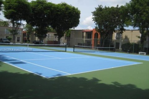 Condominio en alquiler en Miami, Florida, 1 dormitorio, 65.87 m2 № 1962731 - foto 9