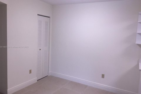 Condominio en alquiler en Miami, Florida, 1 dormitorio, 65.87 m2 № 1962731 - foto 4