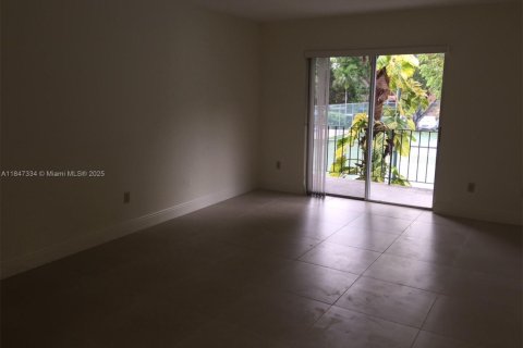 Condominio en alquiler en Miami, Florida, 1 dormitorio, 65.87 m2 № 1962731 - foto 7