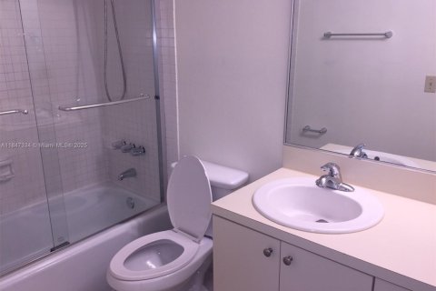 Condominio en alquiler en Miami, Florida, 1 dormitorio, 65.87 m2 № 1962731 - foto 5