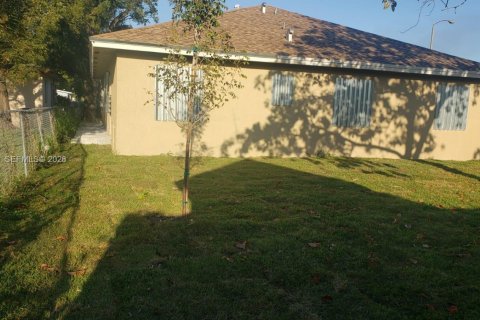 House in Miami, Florida 3 bedrooms, 102.19 sq.m. № 2041160