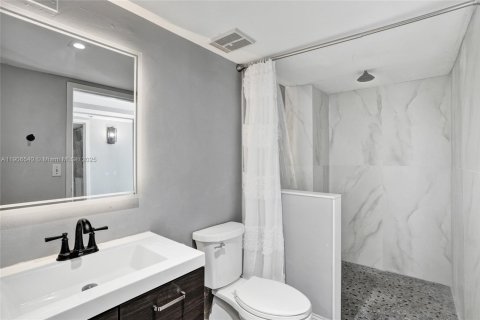 Condo in North Bay Village, Florida, 2 bedrooms  № 2082018 - photo 4