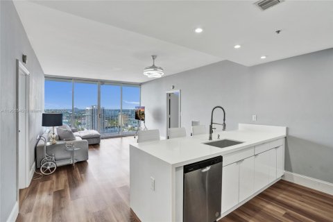 Condo in North Bay Village, Florida, 2 bedrooms № 2082018