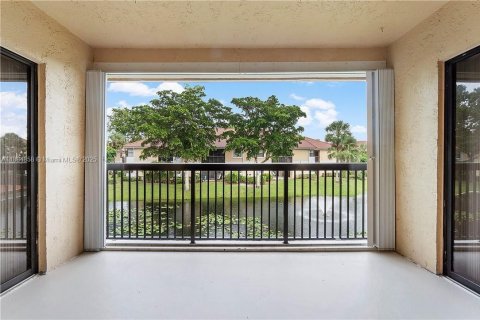 Condo in Coral Springs, Florida, 2 bedrooms № 1978929 - photo 6