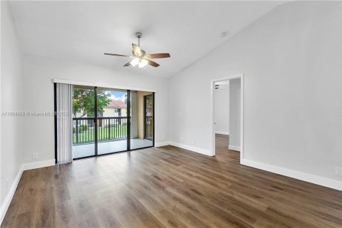 Condo in Coral Springs, Florida, 2 bedrooms № 1978929 - photo 4