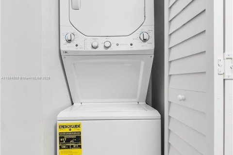 Condo in Coral Springs, Florida, 2 bedrooms № 1978929 - photo 7