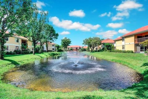 Condo in Coral Springs, Florida, 2 bedrooms № 1978929 - photo 16