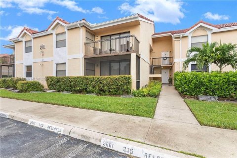 Condo in Coral Springs, Florida, 2 bedrooms № 1978929 - photo 17