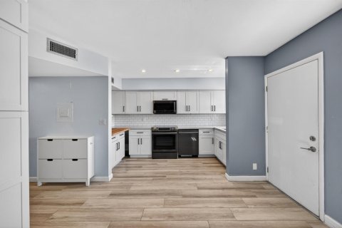 Снять в аренду кондоминиум в Дирфилд-Бич, Флорида 1 комната, 132.57м2, № 2085341 - фото 10