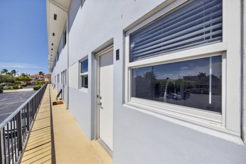 Снять в аренду кондоминиум в Дирфилд-Бич, Флорида 1 комната, 132.57м2, № 2085341 - фото 3