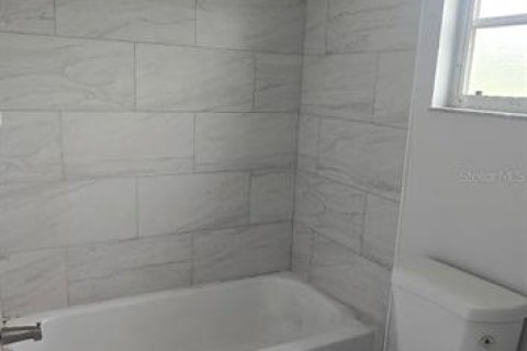 Villa ou maison à louer à Port Charlotte, Floride: 2 chambres, 98.85 m2 № 2404722 - photo 4