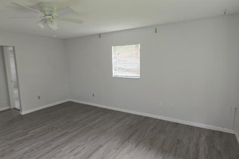 Villa ou maison à louer à Port Charlotte, Floride: 2 chambres, 98.85 m2 № 2404722 - photo 6