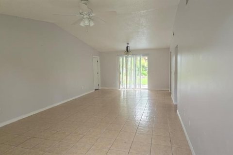 Villa ou maison à louer à Port Charlotte, Floride: 2 chambres, 98.85 m2 № 2404722 - photo 8