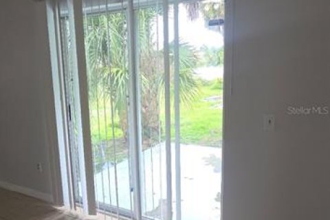 Villa ou maison à louer à Port Charlotte, Floride: 2 chambres, 98.85 m2 № 2404722 - photo 12