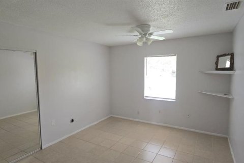 Villa ou maison à louer à Port Charlotte, Floride: 2 chambres, 98.85 m2 № 2404722 - photo 10
