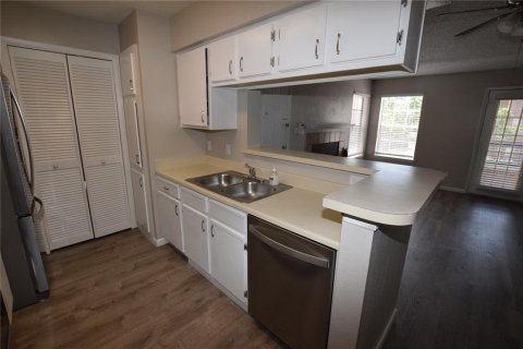 Condominio en alquiler en Orlando, Florida, 2 dormitorios, 75.25 m2 № 2226595 - foto 5