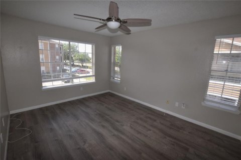 Condominio en alquiler en Orlando, Florida, 2 dormitorios, 75.25 m2 № 2226595 - foto 12