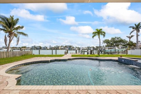 Casa en venta en Saint Petersburg, Florida, 4 dormitorios, 218.78 m2 № 2145118 - foto 6