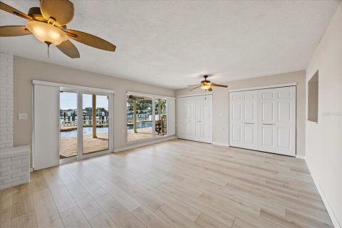 Casa en venta en Saint Petersburg, Florida, 4 dormitorios, 218.78 m2 № 2145118 - foto 19