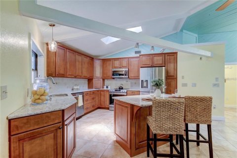 House in Seminole, Florida 3 bedrooms, 249.72 sq.m. № 1919726 - photo 8