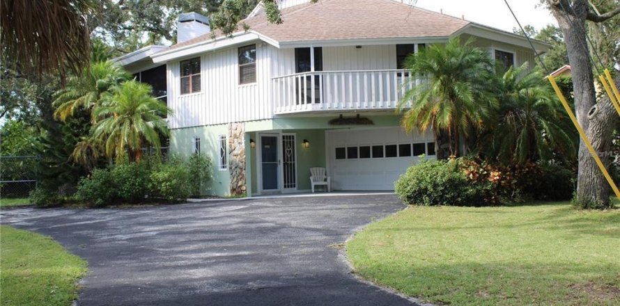 House in Seminole, Florida 3 bedrooms, 249.72 sq.m. № 1919726