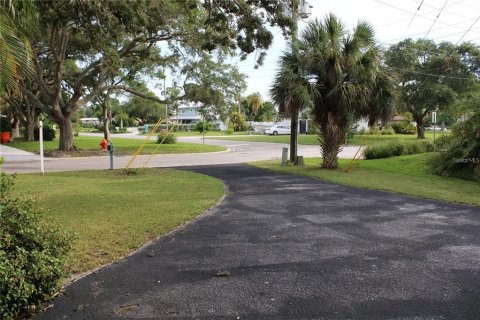 House in Seminole, Florida 3 bedrooms, 249.72 sq.m. № 1919726 - photo 2