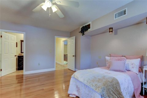 House in Seminole, Florida 3 bedrooms, 249.72 sq.m. № 1919726 - photo 13