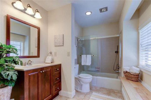 House in Seminole, Florida 3 bedrooms, 249.72 sq.m. № 1919726 - photo 16