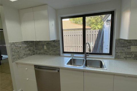 Copropriété à louer à Miami, Floride: 2 chambres, 65.96 m2 № 2051306 - photo 4