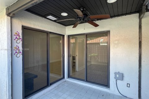 Copropriété à louer à Miami, Floride: 2 chambres, 65.96 m2 № 2051306 - photo 5