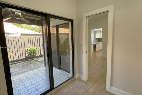 Copropriété à louer à Miami, Floride: 2 chambres, 65.96 m2 № 2051306 - photo 6