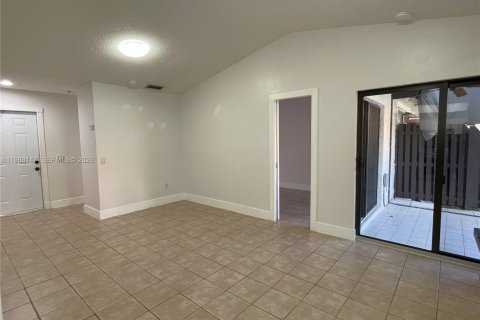 Copropriété à louer à Miami, Floride: 2 chambres, 65.96 m2 № 2051306 - photo 11