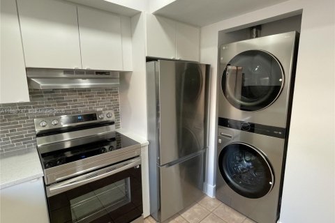 Copropriété à louer à Miami, Floride: 2 chambres, 65.96 m2 № 2051306 - photo 3