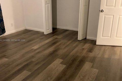 House in North Miami, Florida 2 bedrooms, 178.28 sq.m. № 2051788 - photo 10