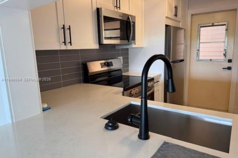 Снять в аренду кондоминиум в Халландейл-Бич, Флорида 2 спальни, 99.78м2, № 2004958 - фото 28