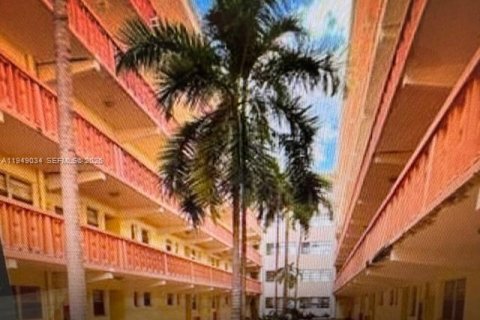 Снять в аренду кондоминиум в Халландейл-Бич, Флорида 2 спальни, 99.78м2, № 2004958 - фото 2