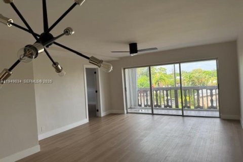 Снять в аренду кондоминиум в Халландейл-Бич, Флорида 2 спальни, 99.78м2, № 2004958 - фото 8