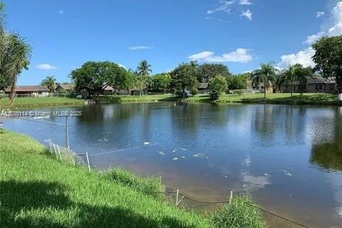 House in Davie, Florida 4 bedrooms, 141.3 sq.m. № 1818761 - photo 18