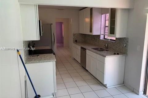 House in Davie, Florida 4 bedrooms, 141.3 sq.m. № 1818761 - photo 7