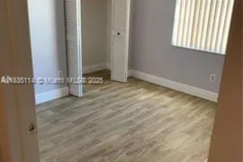 House in Davie, Florida 4 bedrooms, 141.3 sq.m. № 1818761 - photo 11