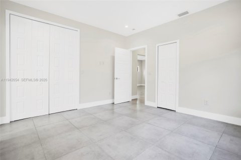 House in Miami, Florida 2 bedrooms, 131.36 sq.m. № 2000772 - photo 26