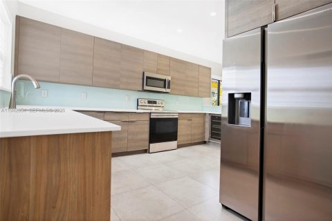 House in Miami, Florida 2 bedrooms, 131.36 sq.m. № 2000772 - photo 19
